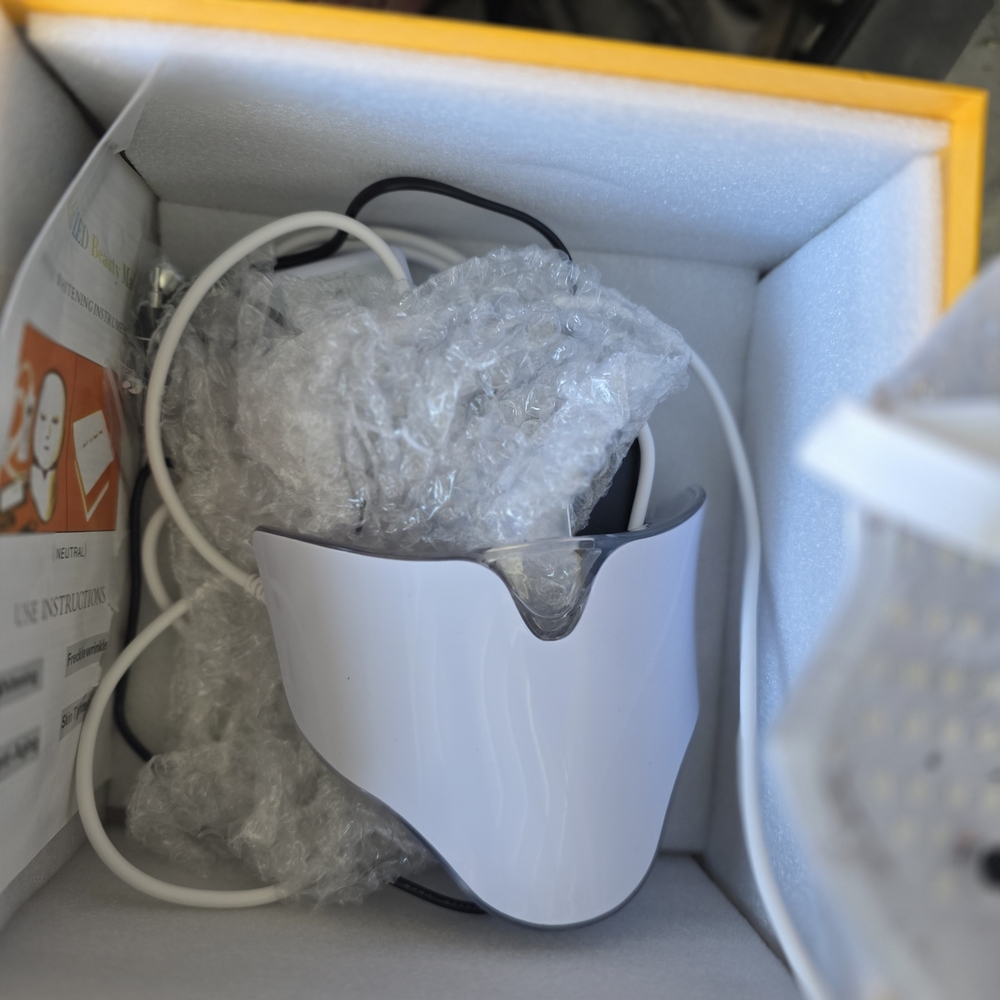 LED Beauty Face and Neck Mask - White - Picture 5 of 6